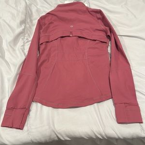 NEW WITH TAGS LULULEMON JACKET SIZE 2 or S